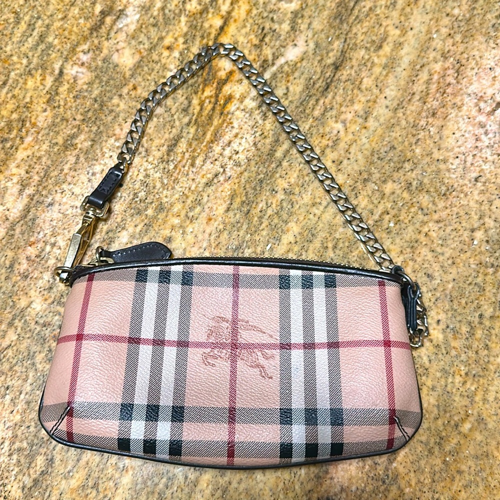 Well maintain Burberry under arm bag.